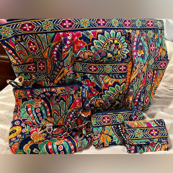 Vera Bradley retired pattern large tote, crossbody, wallet, zippered wristlet - Picture 1 of 5